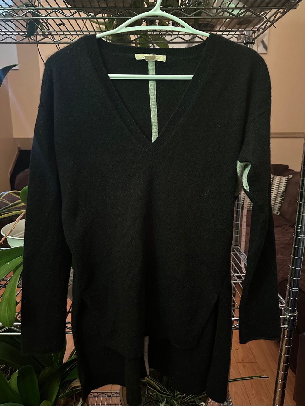 Daffy Black V-Neck Cashmere Sweater